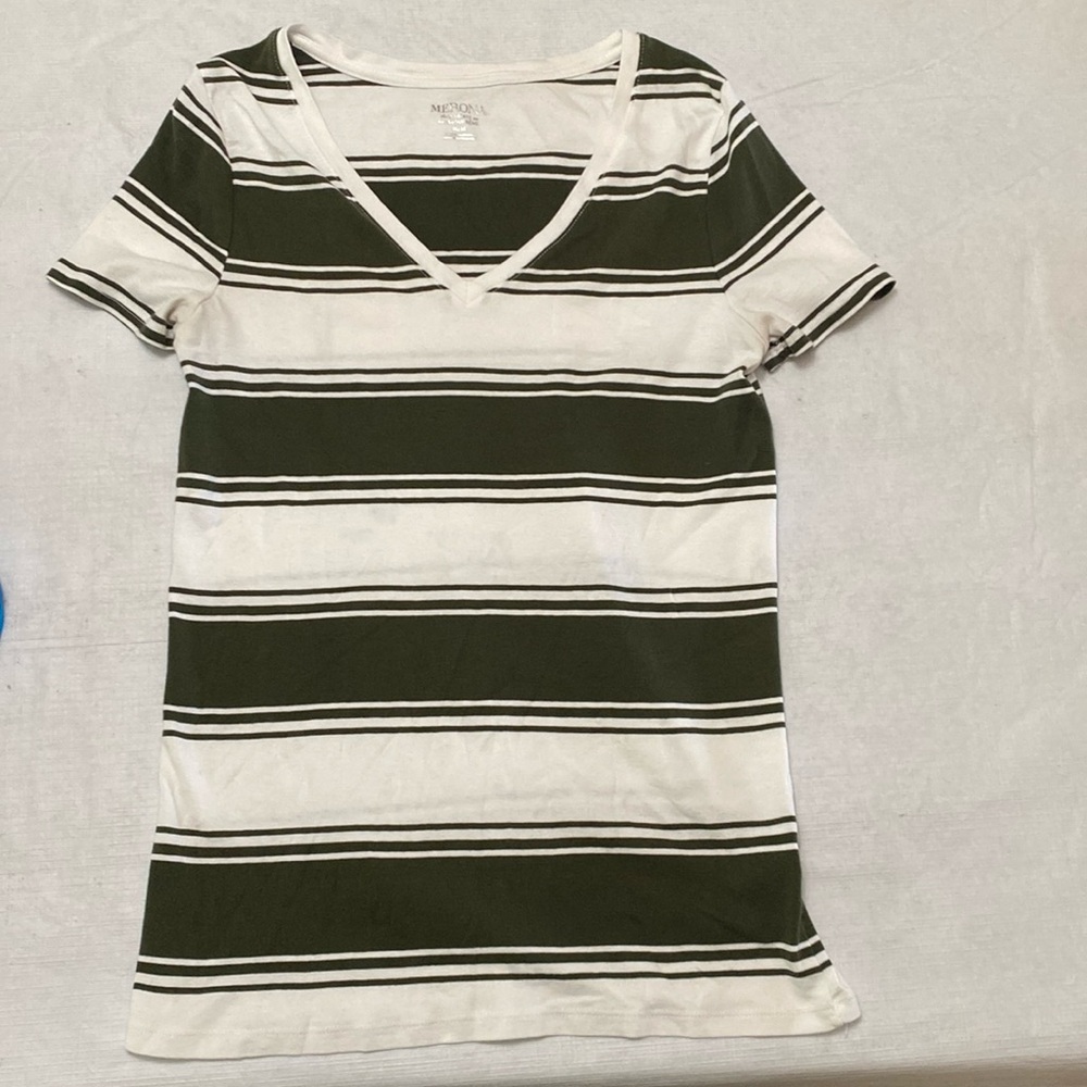 Merona olive and white striped V neck T shirt size M in good condition